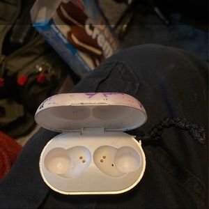 raycon everyday wireless earbuds charging case